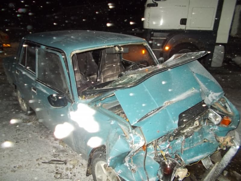 Не доехал. В Яранском районе ВАЗ смял новый автобус