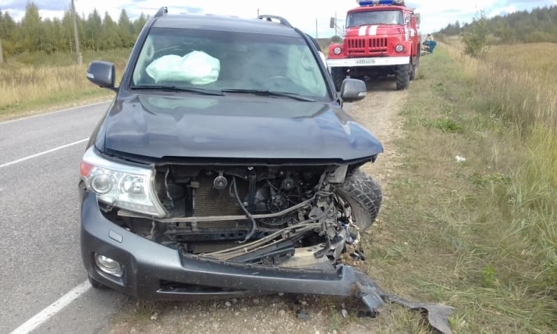 «Отказник» на «десятке» врезался в Land Cruiser