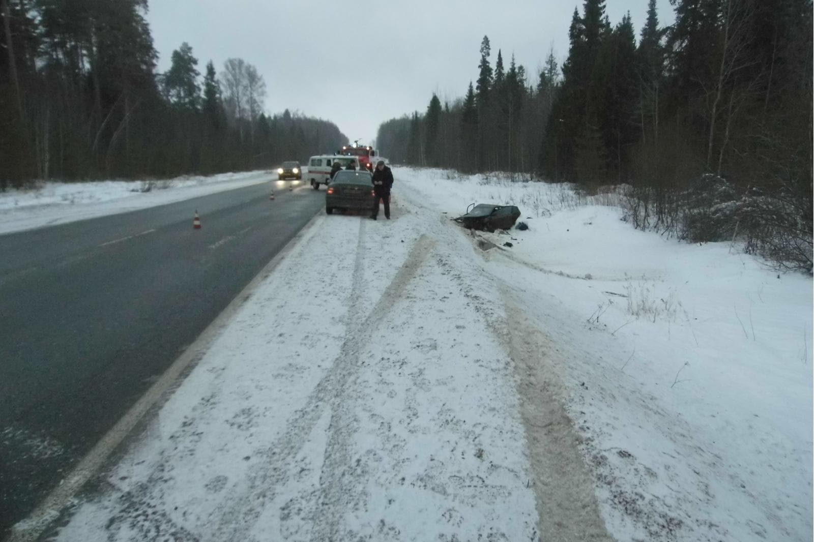 На трассе «Вятка» в машине перевернулиcь семья с ребенком