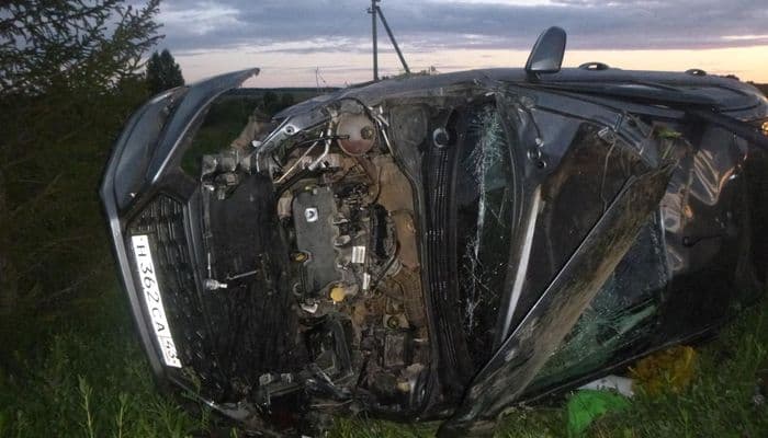 Выехал на «встречку» и улетел в кювет: два человека погибли в салоне «Весты»