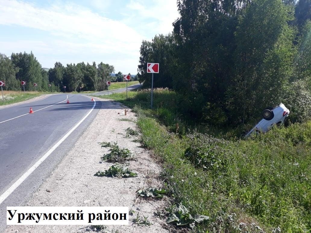 В Кировской области «Лада Гранта» вылетела в кювет