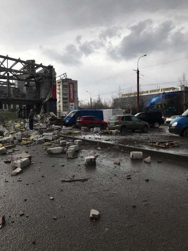 Спорткомплекс у «Макдональдса» развалился от ветра