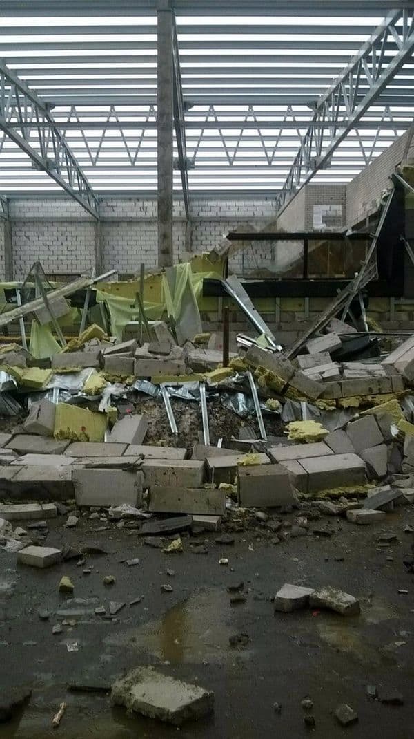 Спорткомплекс у «Макдональдса» развалился от ветра