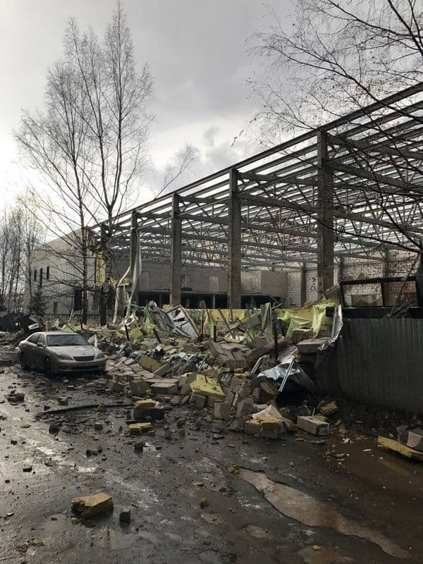 Спорткомплекс у «Макдональдса» развалился от ветра