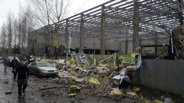 Спорткомплекс у «Макдональдса» развалился от ветра