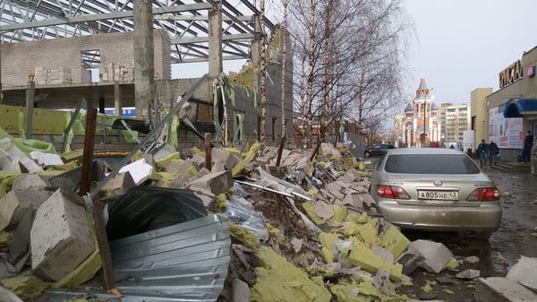 Спорткомплекс у «Макдональдса» развалился от ветра