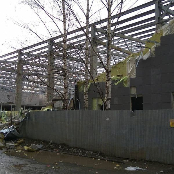 Спорткомплекс у «Макдональдса» развалился от ветра