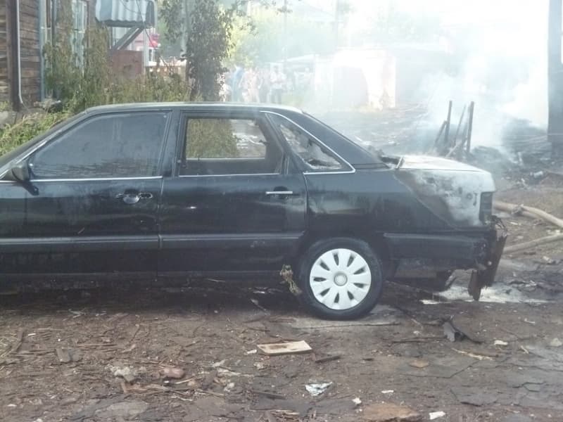 При пожаре на Украинской загорелись грузовик и иномарка