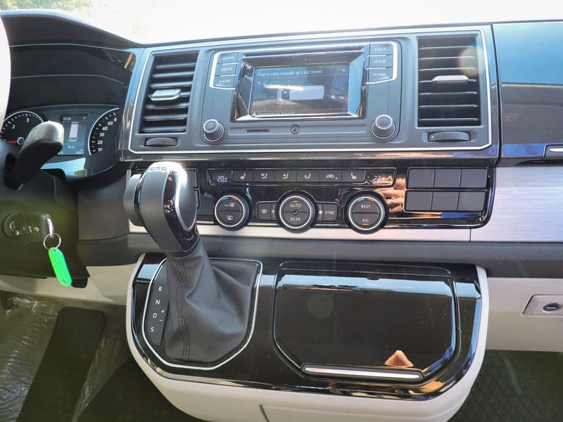 Тест-драйв Volkswagen T6: автомобиль не для каждой семьи