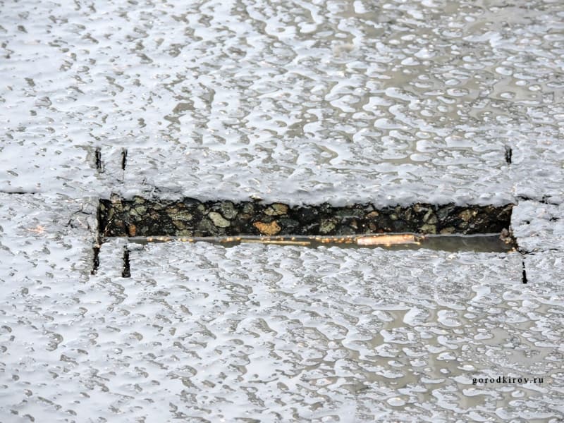 Выполнили на «хорошо»: в Кирове отчитались за ремонт дороги улице Воровского