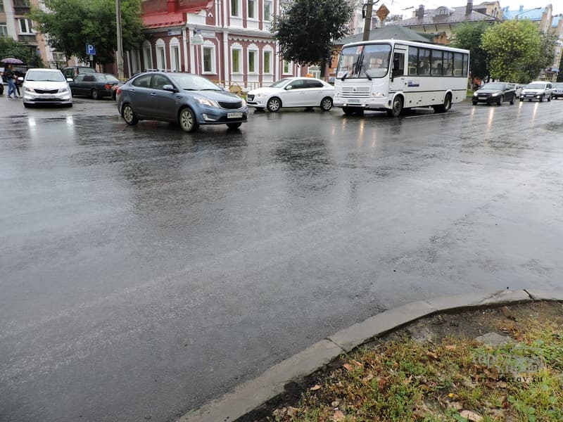 Выполнили на «хорошо»: в Кирове отчитались за ремонт дороги улице Воровского