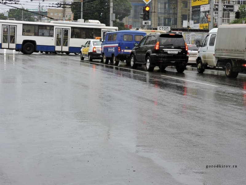 Выполнили на «хорошо»: в Кирове отчитались за ремонт дороги улице Воровского