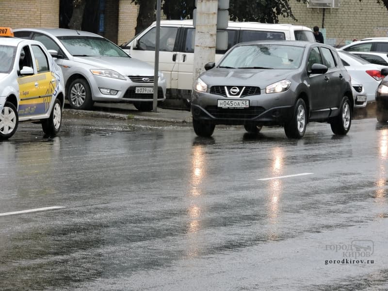 Выполнили на «хорошо»: в Кирове отчитались за ремонт дороги улице Воровского