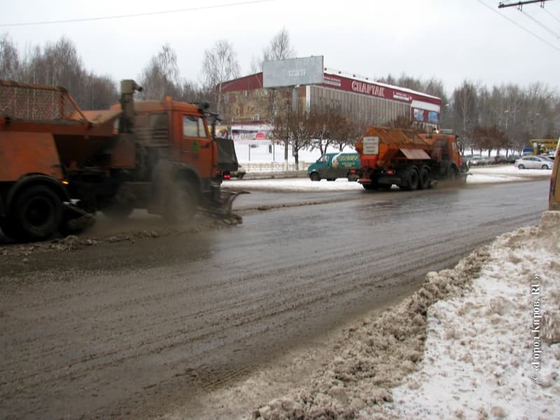 Ожидается ледяной дождь: власти заверяют, что спецтехника уже работает