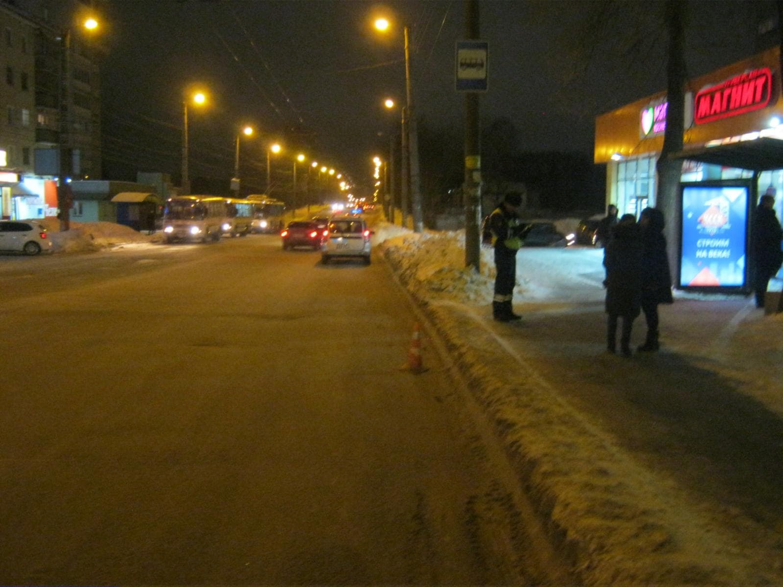 На улице Щорса из автобуса на проезжую часть выпала девочка