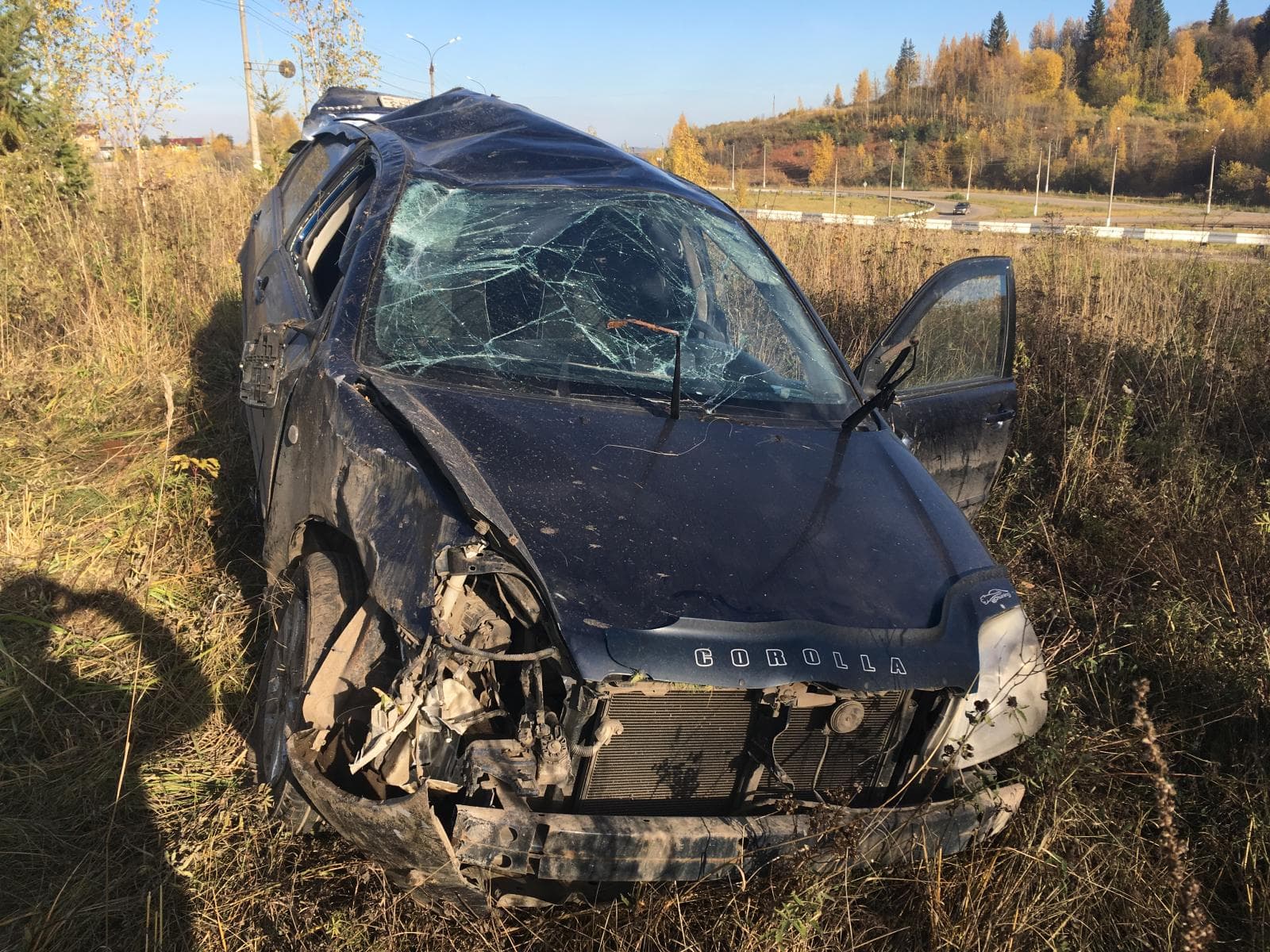 Пьяный водитель «Короллы» потерял управление и собрал машиной все что можно