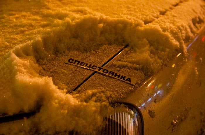 Улицу Дзержинского очистили от снега и от машин