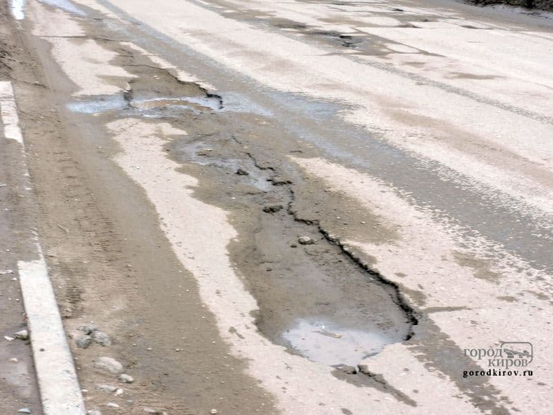 Ямочный ремонт на улице Менделеева не продержался и трех месяцев