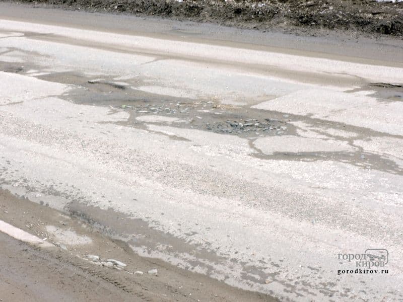 Ямочный ремонт на улице Менделеева не продержался и трех месяцев