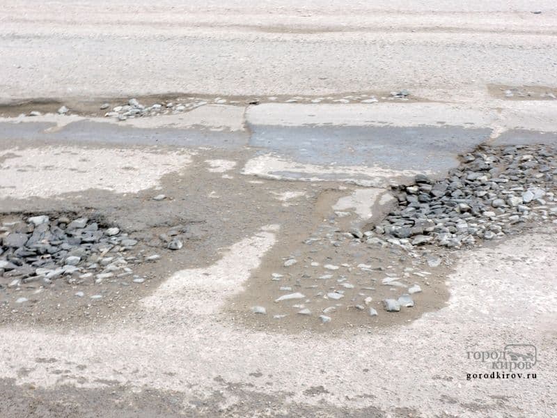 Ямочный ремонт на улице Менделеева не продержался и трех месяцев