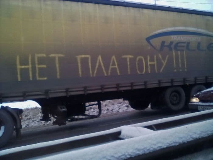 Дальнобойщики, протестующие против «Платона», перекрыли Производственную