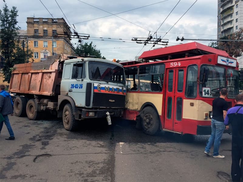 ГИБДД проводит проверку по факту аварии с троллейбусом и МАЗом