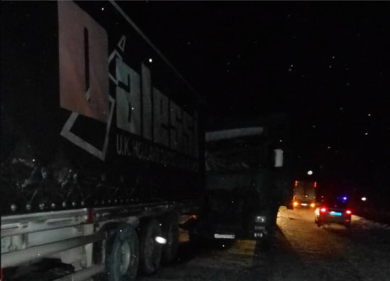 Инспектора, оформлявшего ДТП, насмерть сбила проезжавшая мимо фура