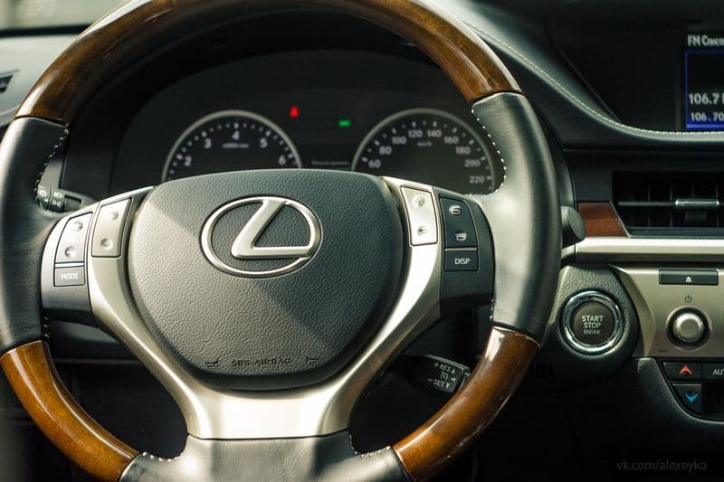 Тест-драйв Lexus ES250: Фен шуй не до мелочей