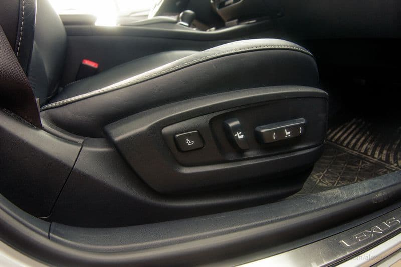 Тест-драйв Lexus ES250: Фен шуй не до мелочей