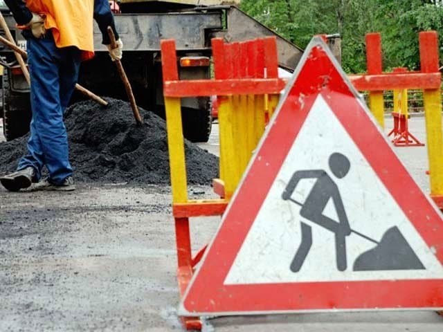 Укладка асфальта в связи с погодными условиями приостановлена