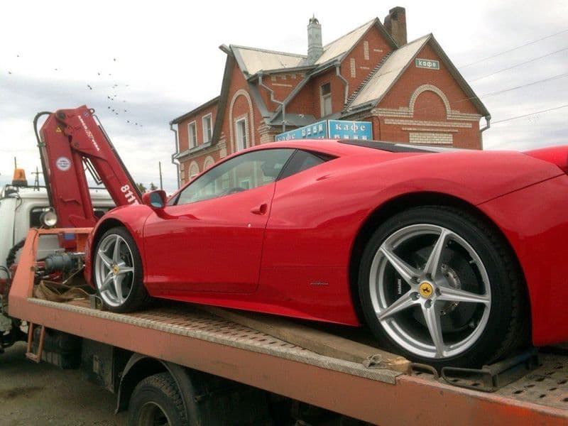  В Котельниче заметили Ferrari стоимостью больше 12 миллионов рублей