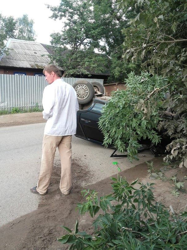 В Вересниках пьяный водитель перевернулся на ВАЗе