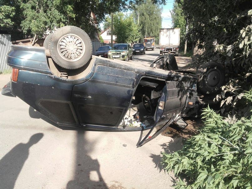 В Вересниках пьяный водитель перевернулся на ВАЗе