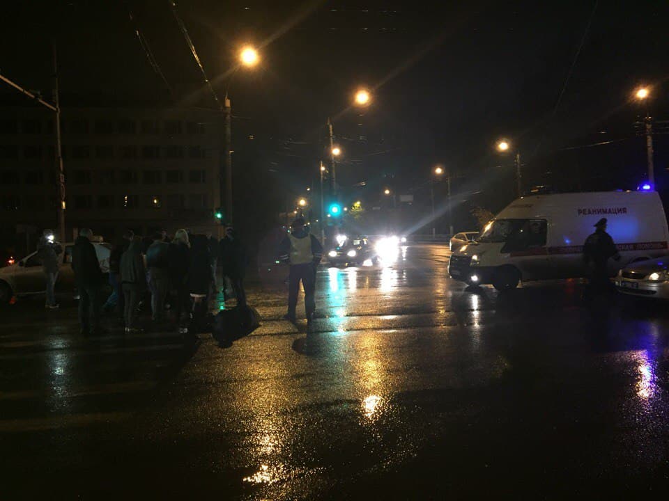 В Кирове таксист на огромной скорости сбил двух сотрудников ДПС