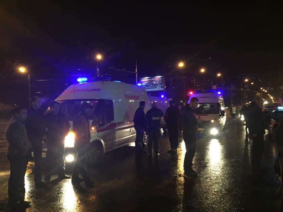 В Кирове таксист на огромной скорости сбил двух сотрудников ДПС