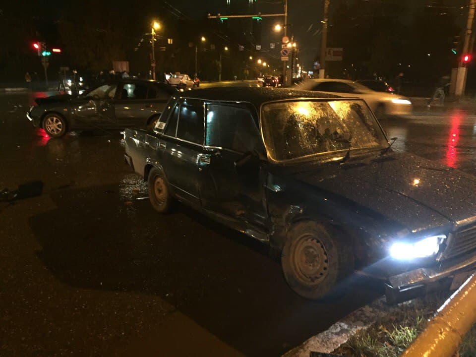 В Кирове таксист на огромной скорости сбил двух сотрудников ДПС