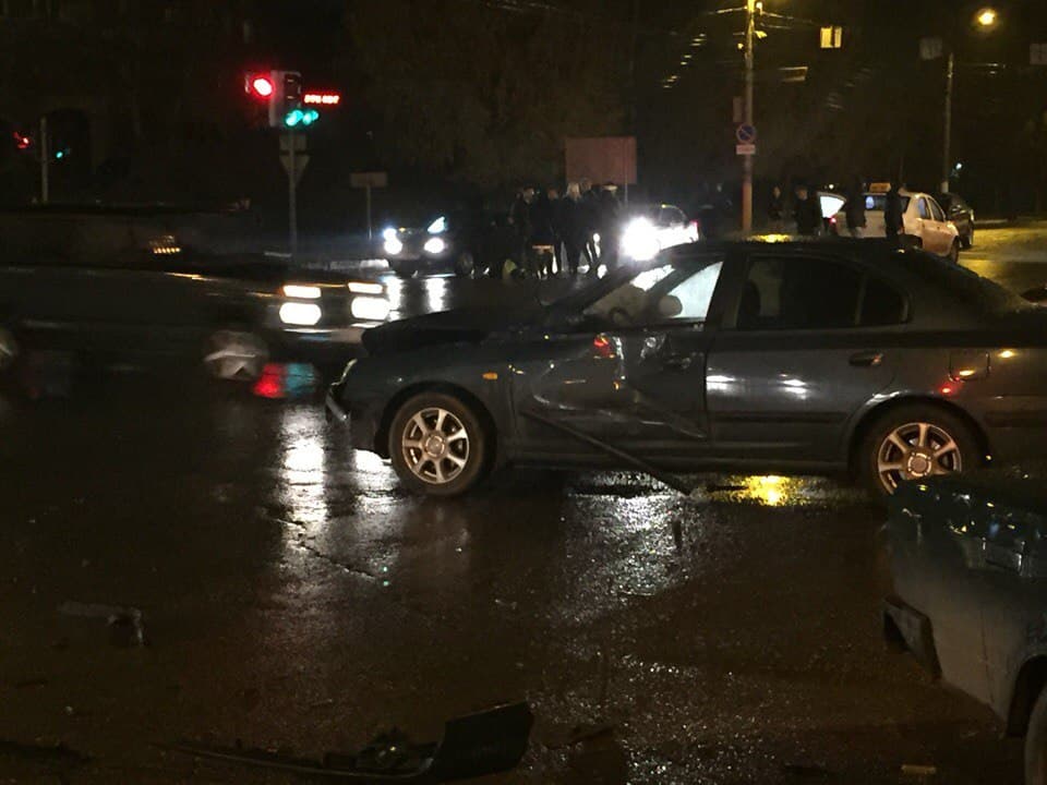 В Кирове таксист на огромной скорости сбил двух сотрудников ДПС