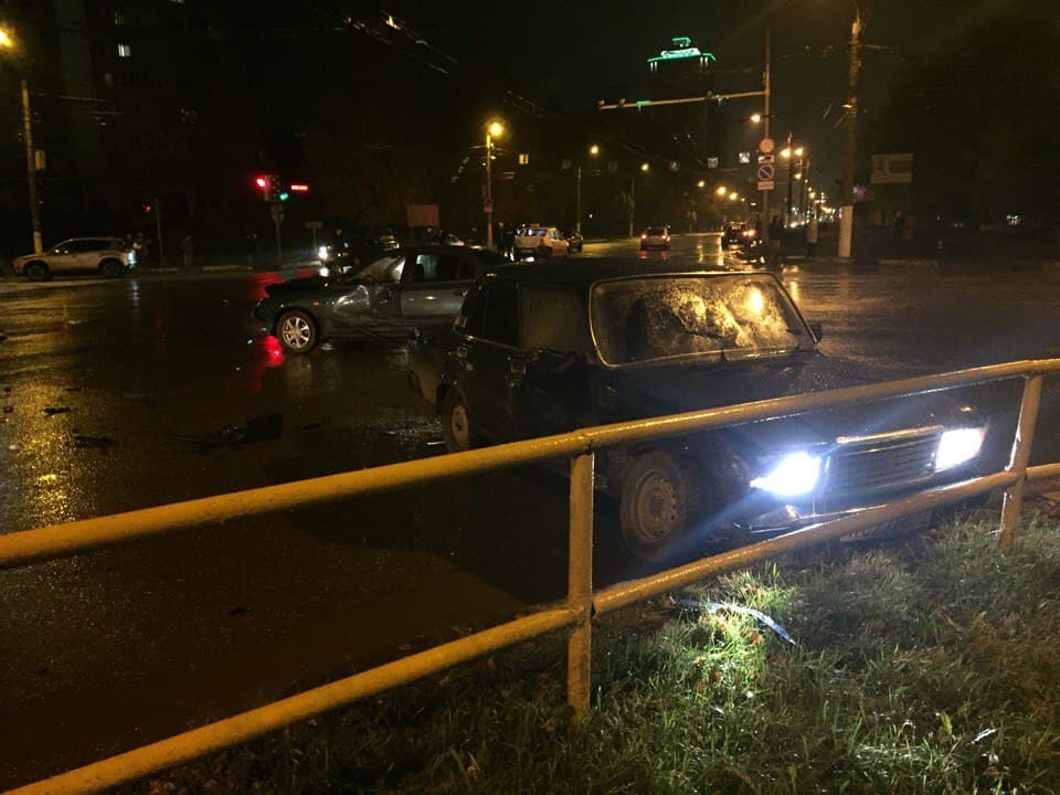 В Кирове таксист на огромной скорости сбил двух сотрудников ДПС