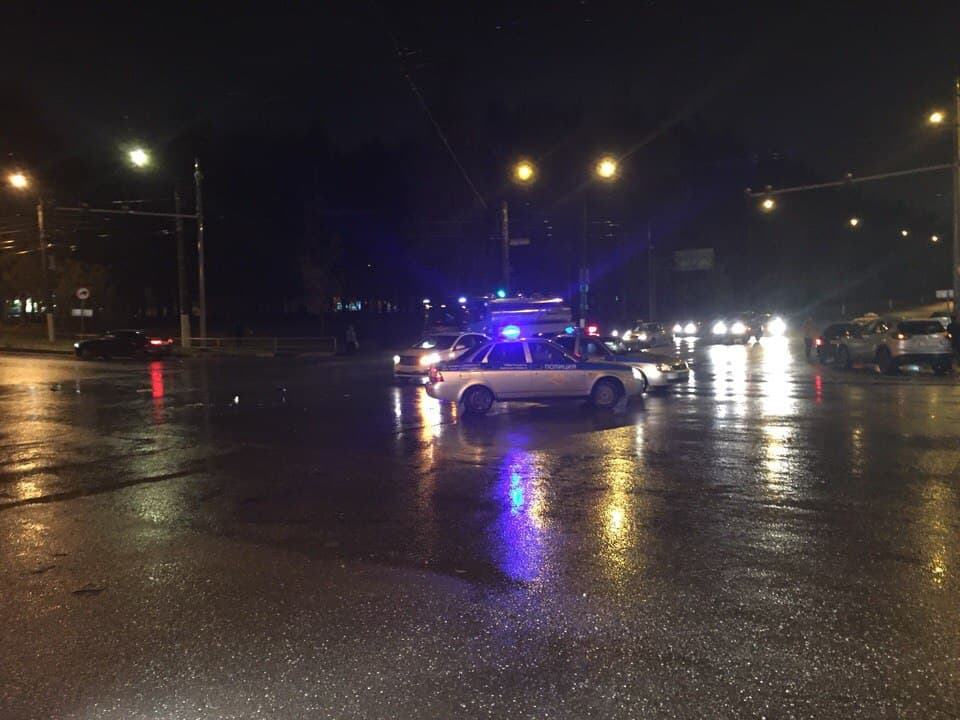 В Кирове таксист на огромной скорости сбил двух сотрудников ДПС