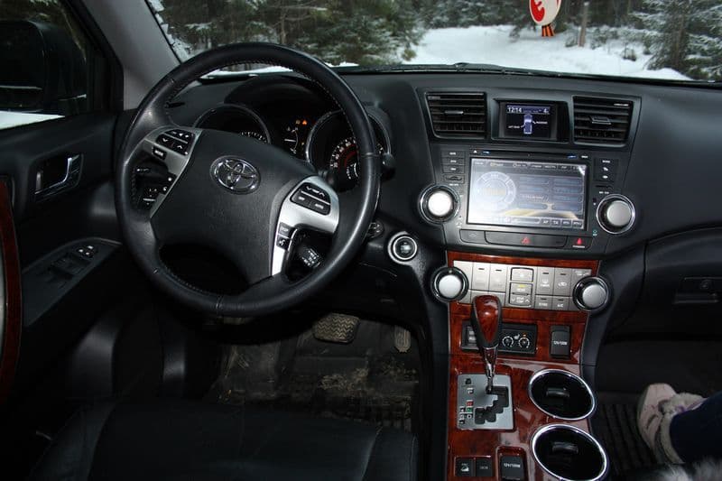 Тест-драйв Toyota Highlander: золотая середина