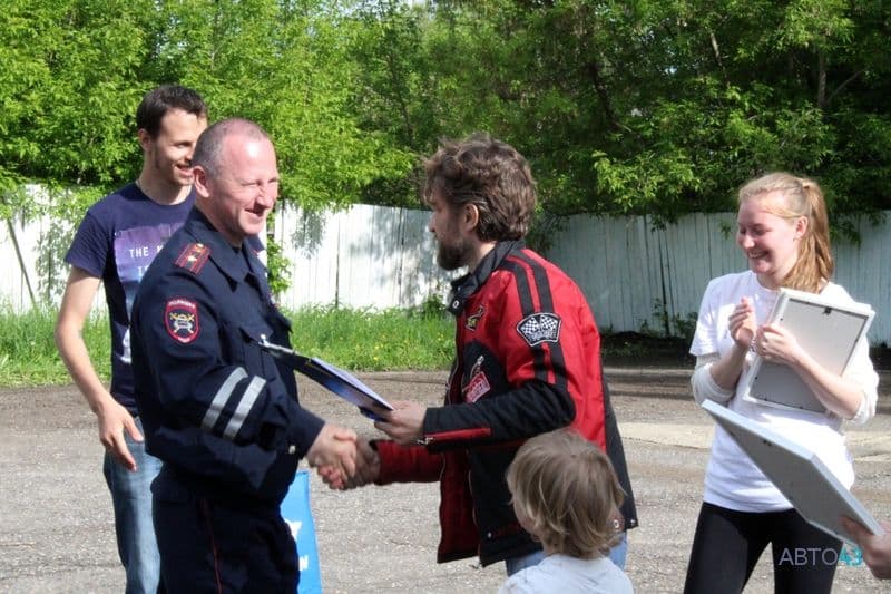 «Битва на рулях-2017»: кто лучше — рядовые водители или сотрудники ДПС?