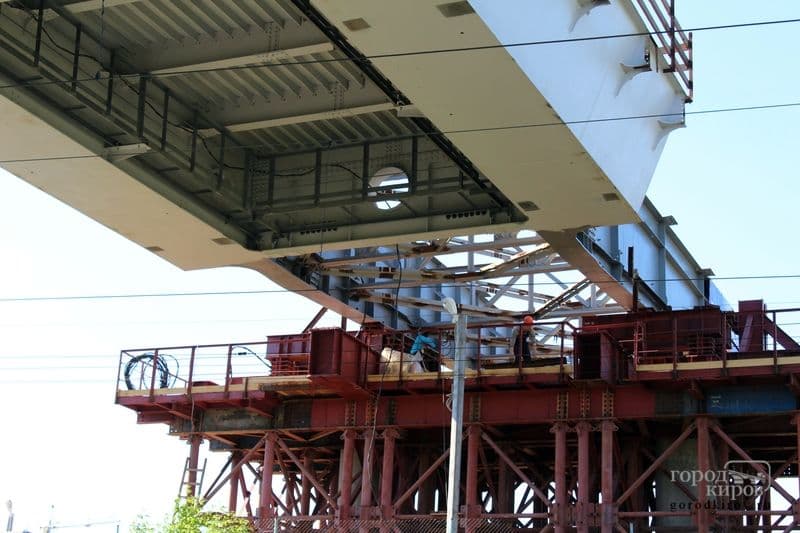 Строительство путепровода в Чистые Пруды: работа кипит