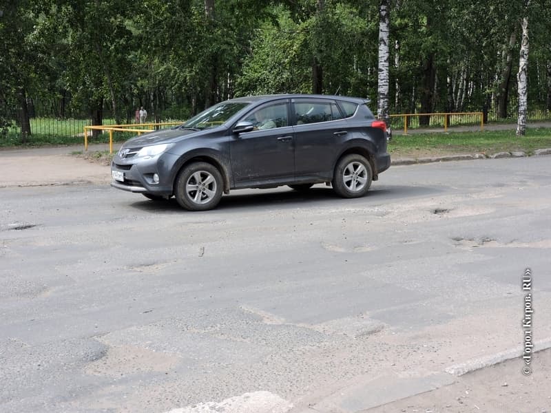 Разбитые дороги в Кирове: что изменилось с весны