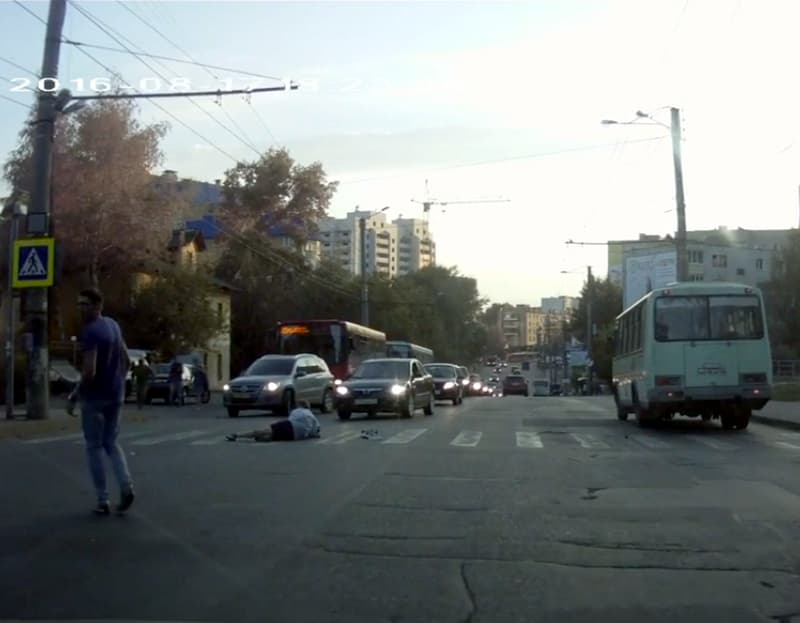 Появилось видео, как «десятка» сбивает скейтбордиста на Красина