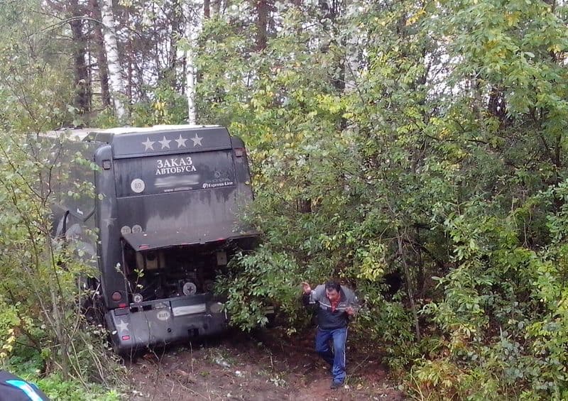 Туристический автобус из Кирова столкнулся с фурой в Нижегородской области
