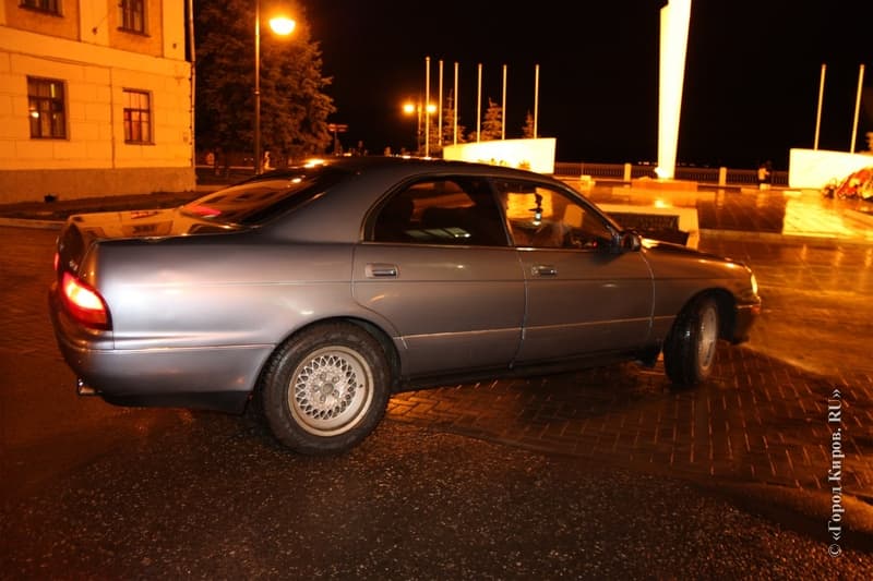 Тест-драйв Toyota Crown: корона для бедняка