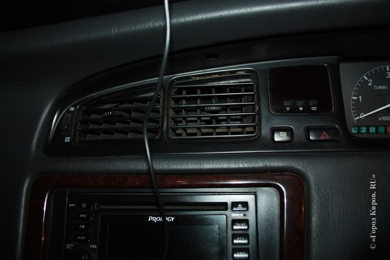 Тест-драйв Toyota Crown: корона для бедняка