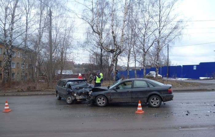 В Кирове пьяный бесправник на Audi устроил ДТП на «встречке» с пострадавшими