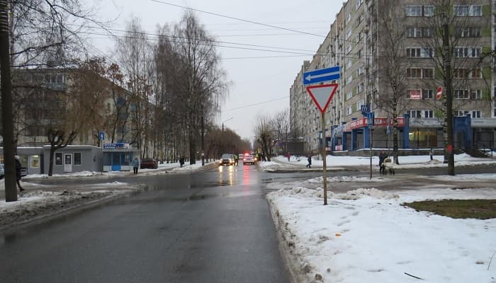 В Кирове водитель на внедорожнике сбил 9-летнего ребенка: потребовалась госпитализация