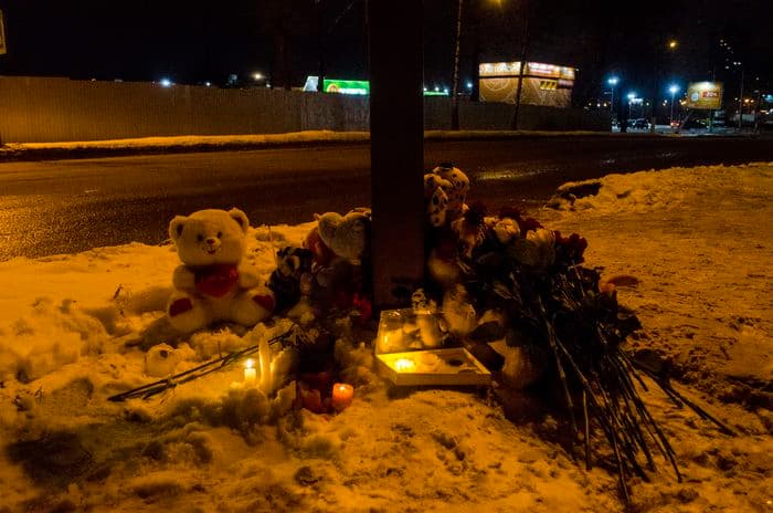 Кировчане пришли почтить память погибшей в ДТП 10-летней девочки